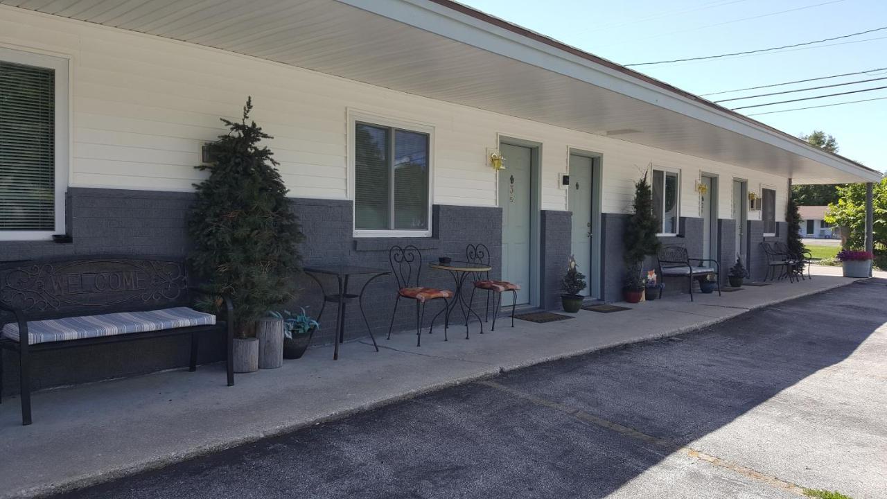 Bear Cove Inn Saint Ignace Ngoại thất bức ảnh