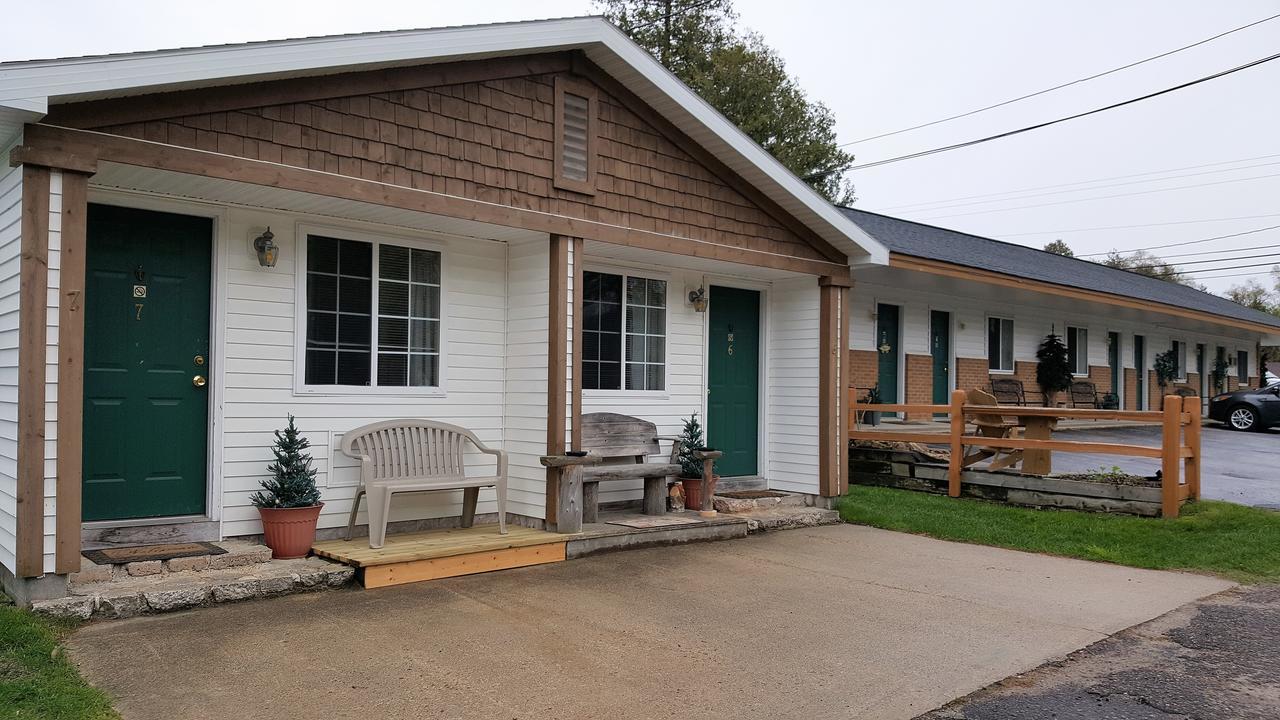 Bear Cove Inn Saint Ignace Ngoại thất bức ảnh