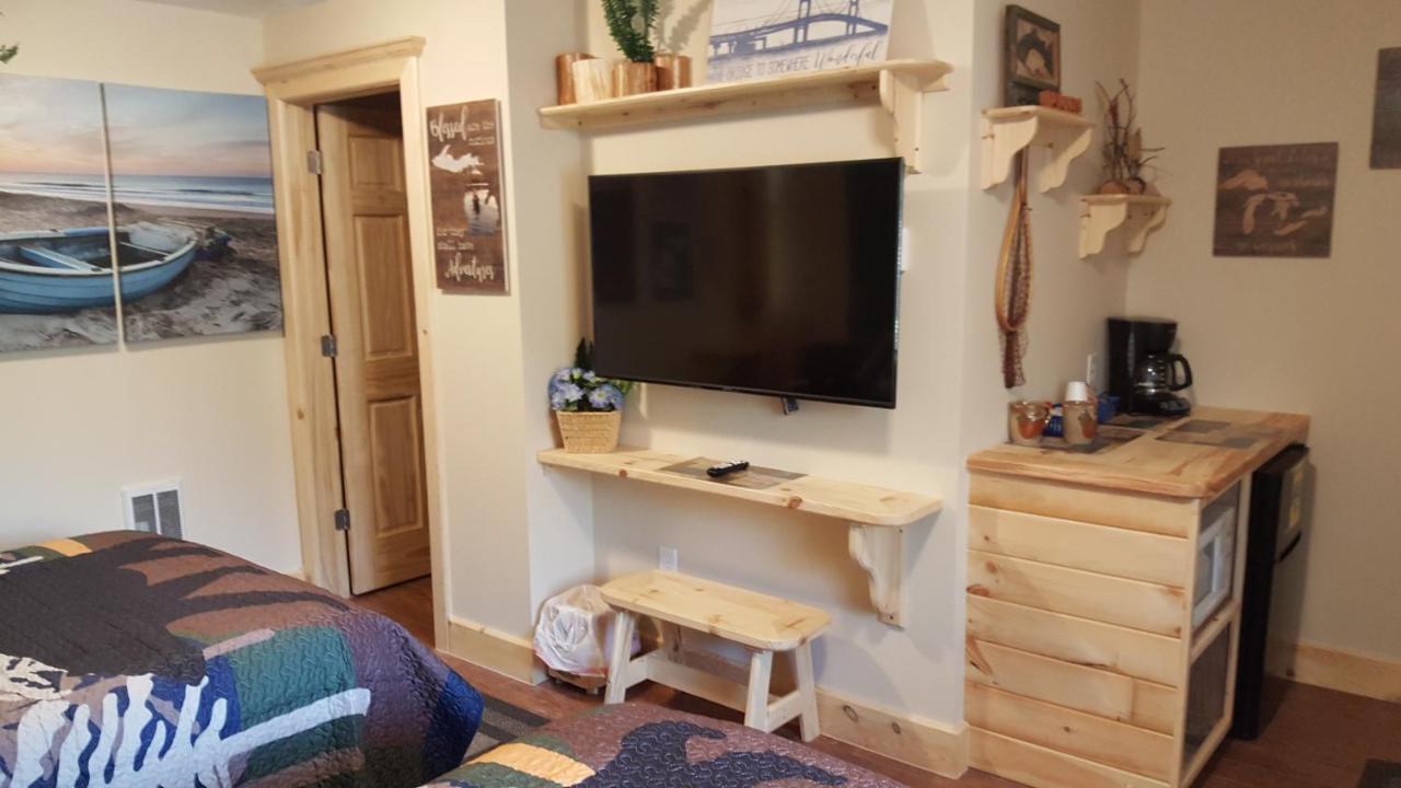 Bear Cove Inn Saint Ignace Ngoại thất bức ảnh