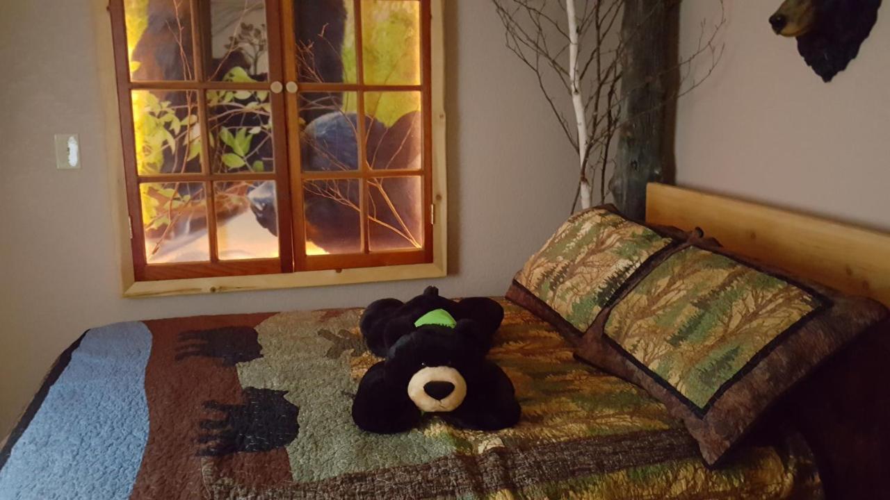 Bear Cove Inn Saint Ignace Ngoại thất bức ảnh