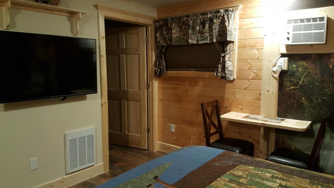 Bear Cove Inn Saint Ignace Ngoại thất bức ảnh